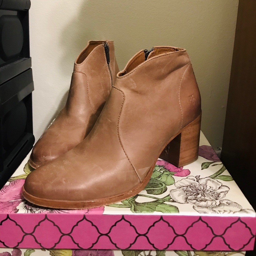 FRYE NORA ZIP ANKLE BOOTS